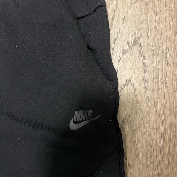 Nike Tech Pants Size M Black - Picture 2 of 3